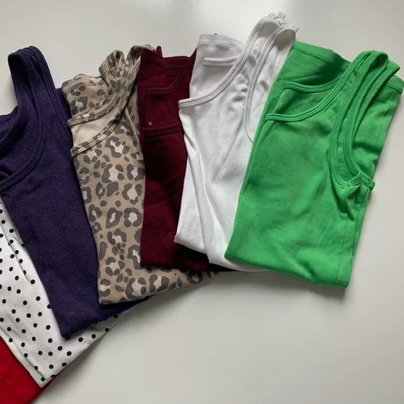 Lot of Seven Tanks - Picture 2 of 8